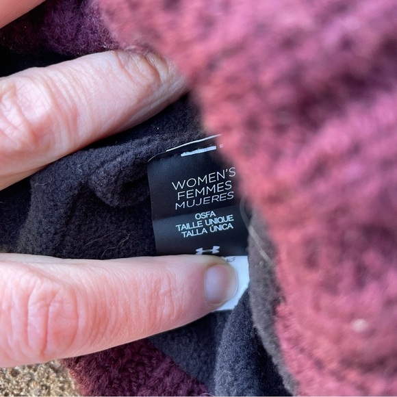 UNDER ARMOUR Women’s Burgundy Purple Winter Hat Beanie Fleece Lined - Picture 6 of 7